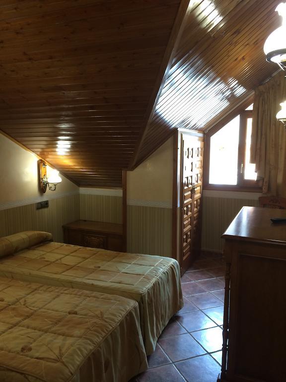 Hostal La Font Os de Civís Стая снимка