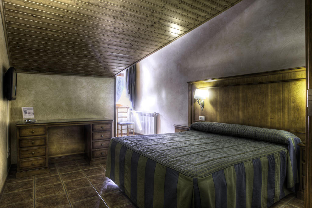 Hostal La Font Os de Civís Екстериор снимка